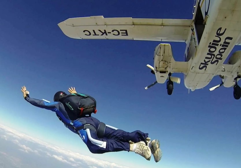 Taking the Plunge: Understanding Skydiving Weight Limits